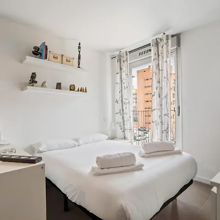 Apartamento En Las Tablas Con Garaje Y Piscina Alquiler Temporal Madrid Exterior photo