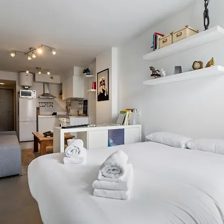 Apartamento En Las Tablas Con Garaje Y Piscina Alquiler Temporal Madrid Exterior photo